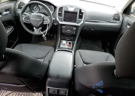 2023 Chrysler 300 Touring z USA, uszkodzony, nr VIN 2C3CCAAG9PH548725